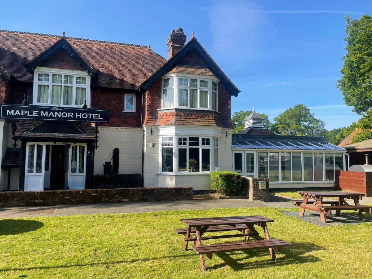 The Maple Manor Hotel Crawley  Exteriör bild